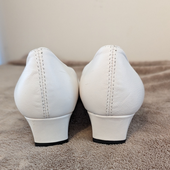 Trotters Cream size 8M - Picture 3 of 3